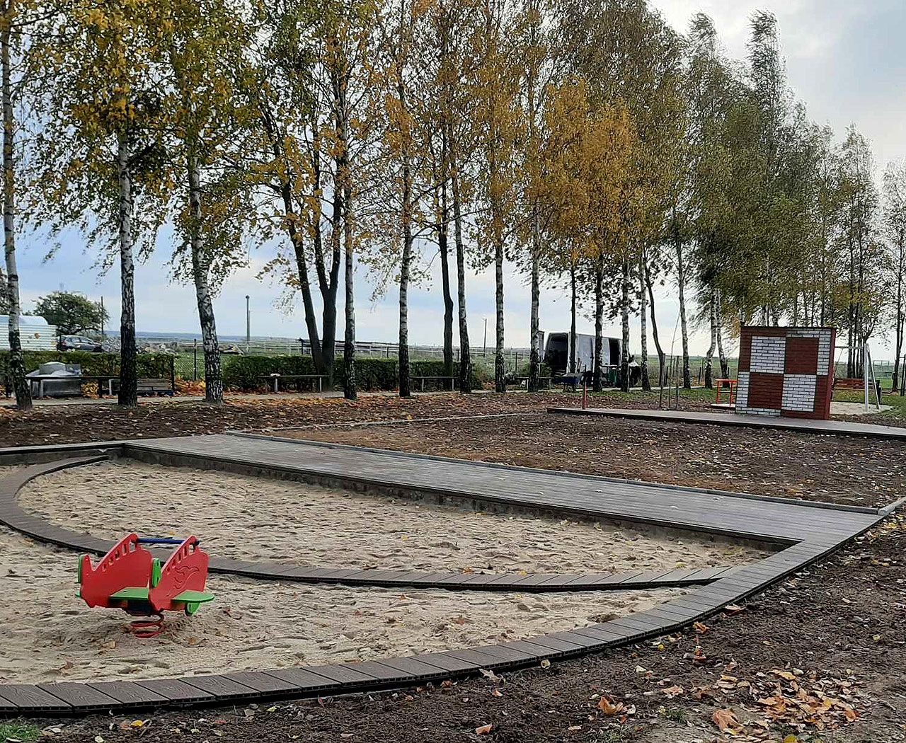 Zawalczyli o niego sami mieszkańcy! Nowy plac zabaw z lotnictwem w tle powstał w Skarżynie