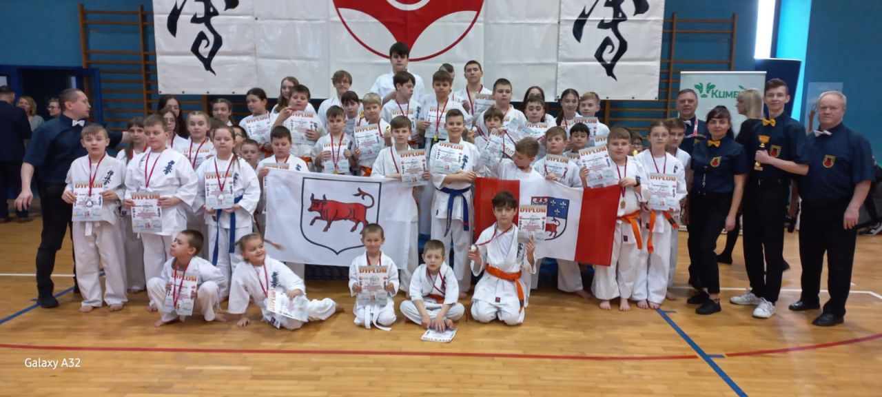 X Mistrzostwa Polski Centralnej w Karate Kyokushin. Aż 35 medali na 43 lecie turkowskiego klubu Shinkyokushnkai