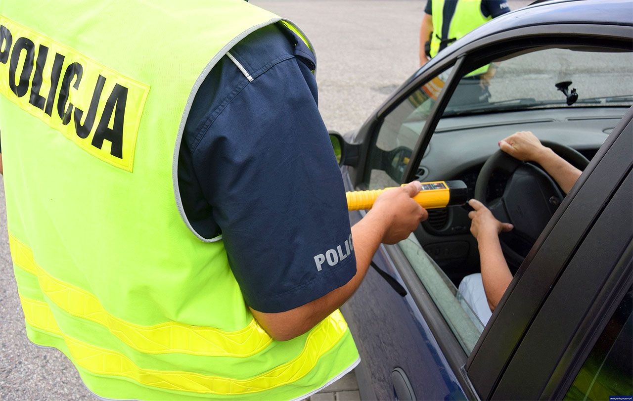 Po kielichu i z dożywotnim zakazem prowadzenia pojazdów! 36-latek aresztowany