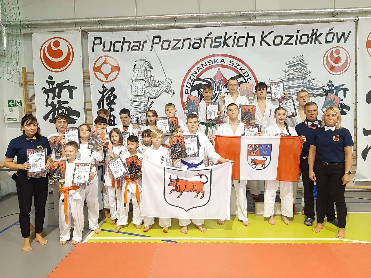 Młodzi karatecy z KSiSW zwyciężają na matach w Poznaniu. 20 medali na IV Ogólnopolskim Turnieju Karate