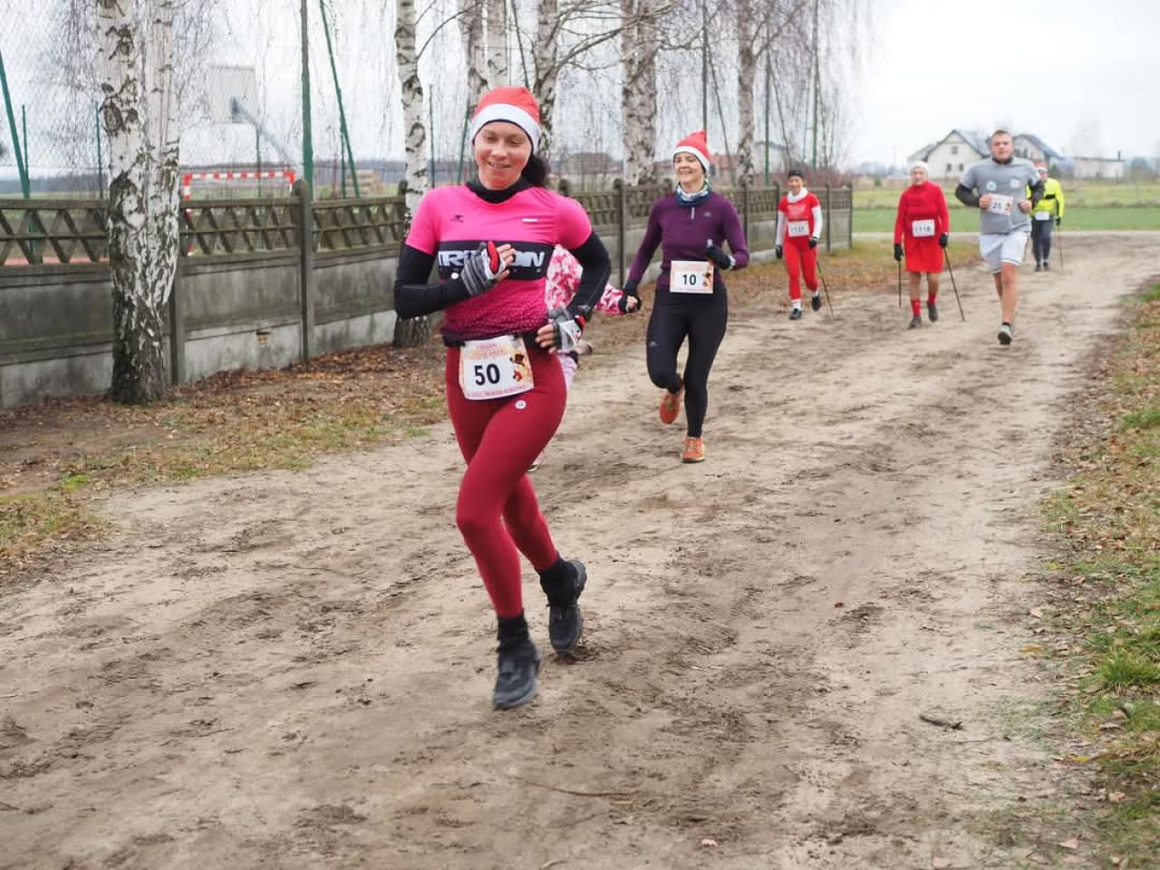 Udany IV Bieg Mikołajkowy w Chylinie. Sportowe emocje w świątecznym klimacie