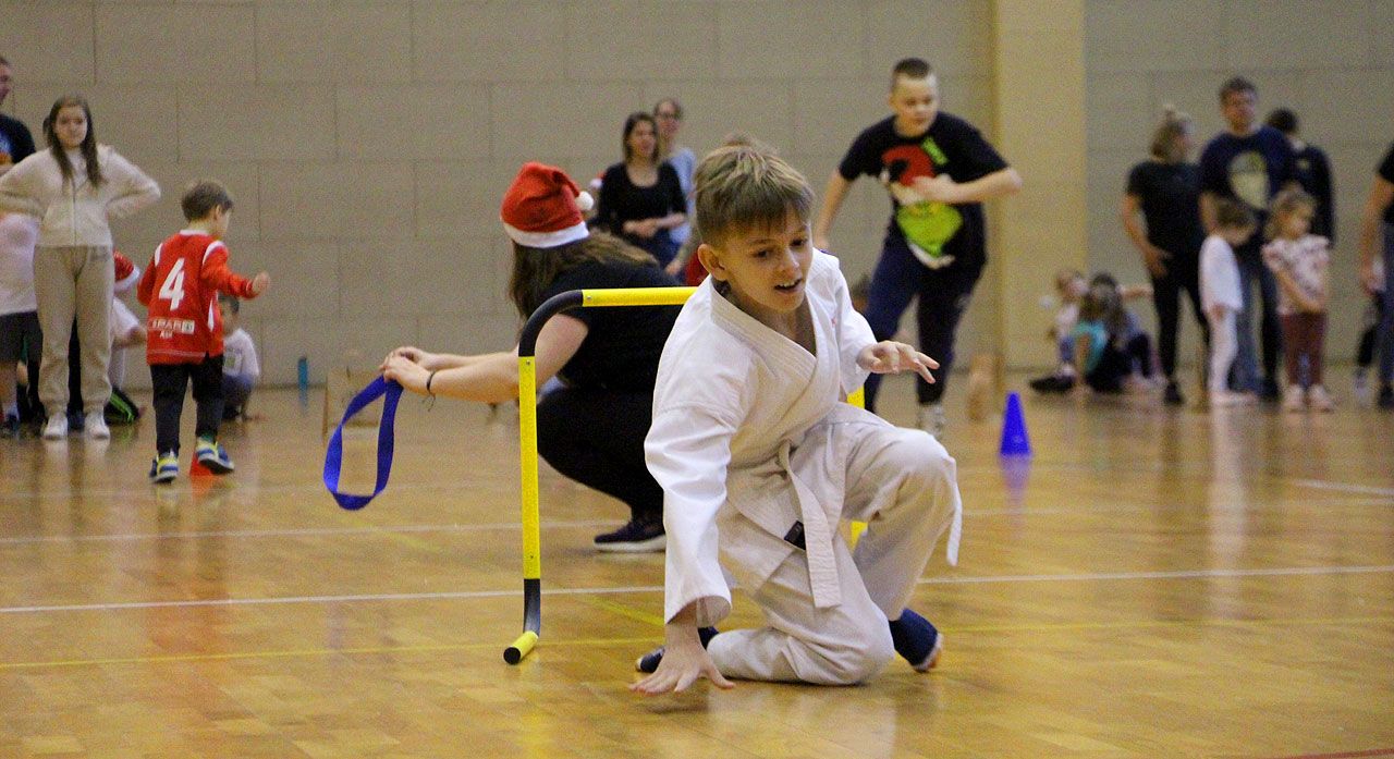 Mikołajki z Oyama Karate. Sport, zabawa i świąteczna atmosfera