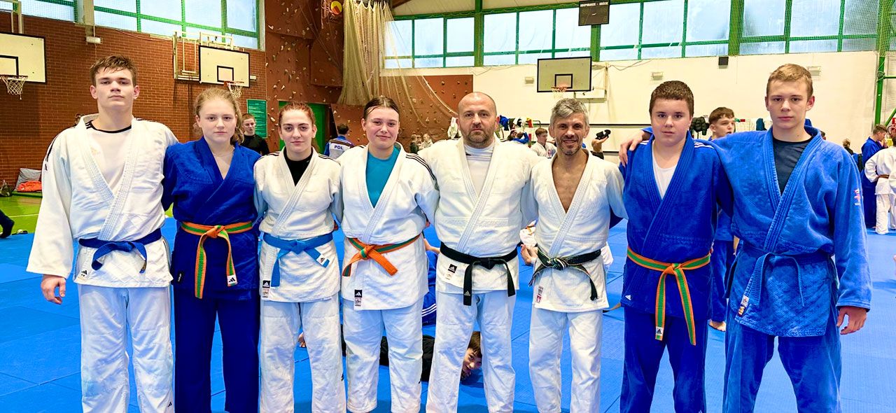 Intensywny weekend zawodników UKS Judo Tuliszków. Szkolenia w Warszawie i sukcesy w Poznaniu