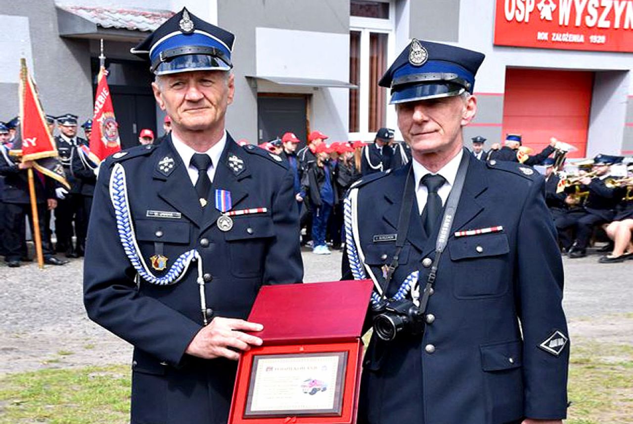 Kronikarz z sercem. Andrzej Burszewski uhonorowany za 25 lat pracy dla OSP Wyszyna