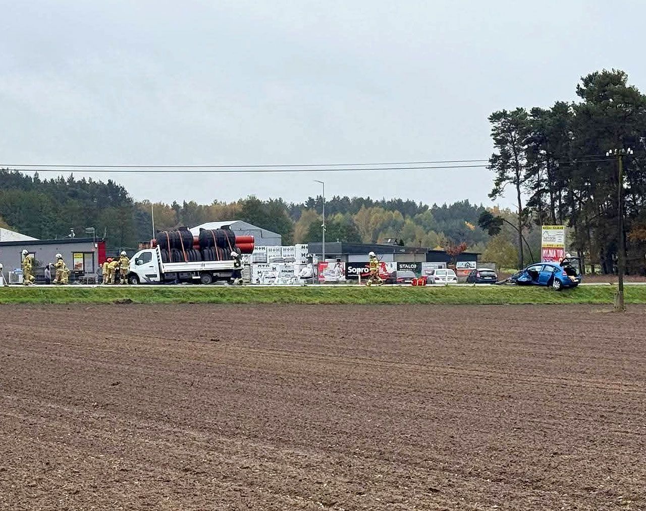 Groźny wypadek pod Malanowem. Dwie osoby trafiły do szpitala, w akcji śmigłowiec LPR