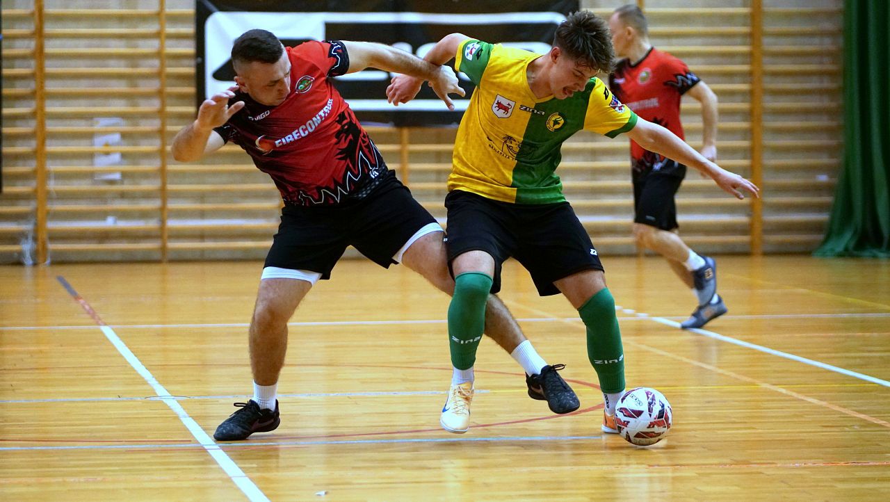 Emocjonujące piłkarskie Mikołajki w Turku. FC Kawęczyn po karnych zdobywa Puchar Prezesa Tura Turek