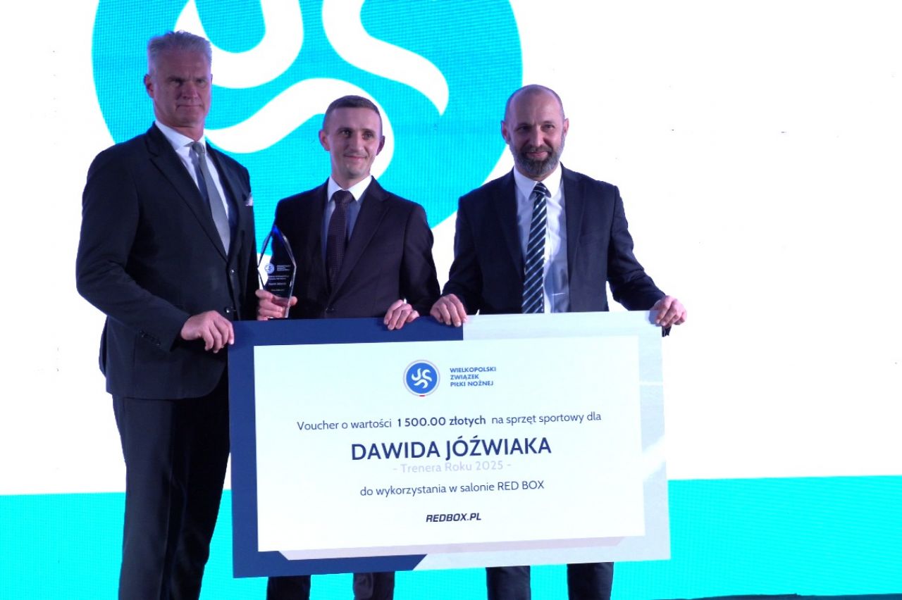 Dawid Jóźwiak Trenerem Roku Wielkopolski 2025. Szkoleniowiec Orła Kawęczyn zwycięża w plebiscycie WZPN!