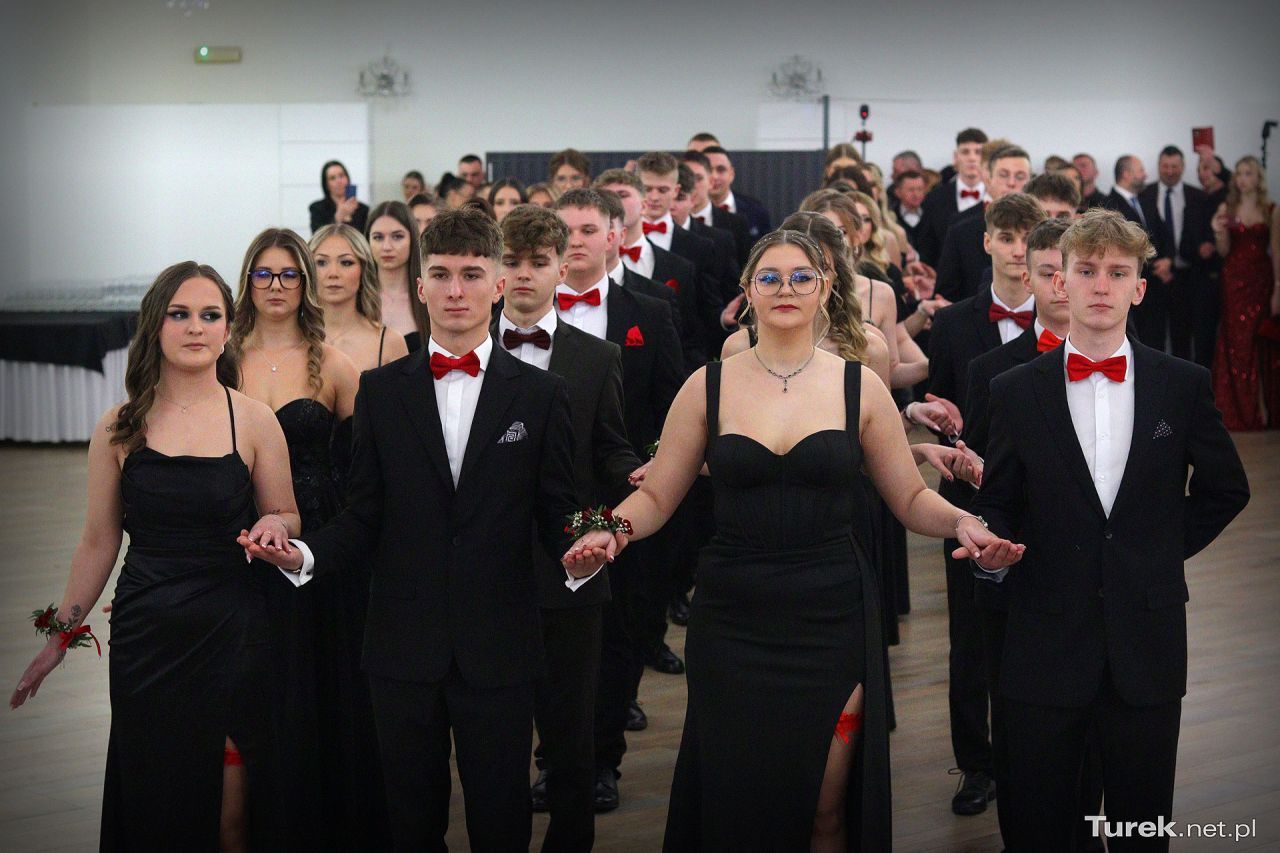 Tradycyjny, dostojny, przepiękny. Polonez maturzystów Zespołu Szkół Rolniczych w Kaczkach Śr. 2026