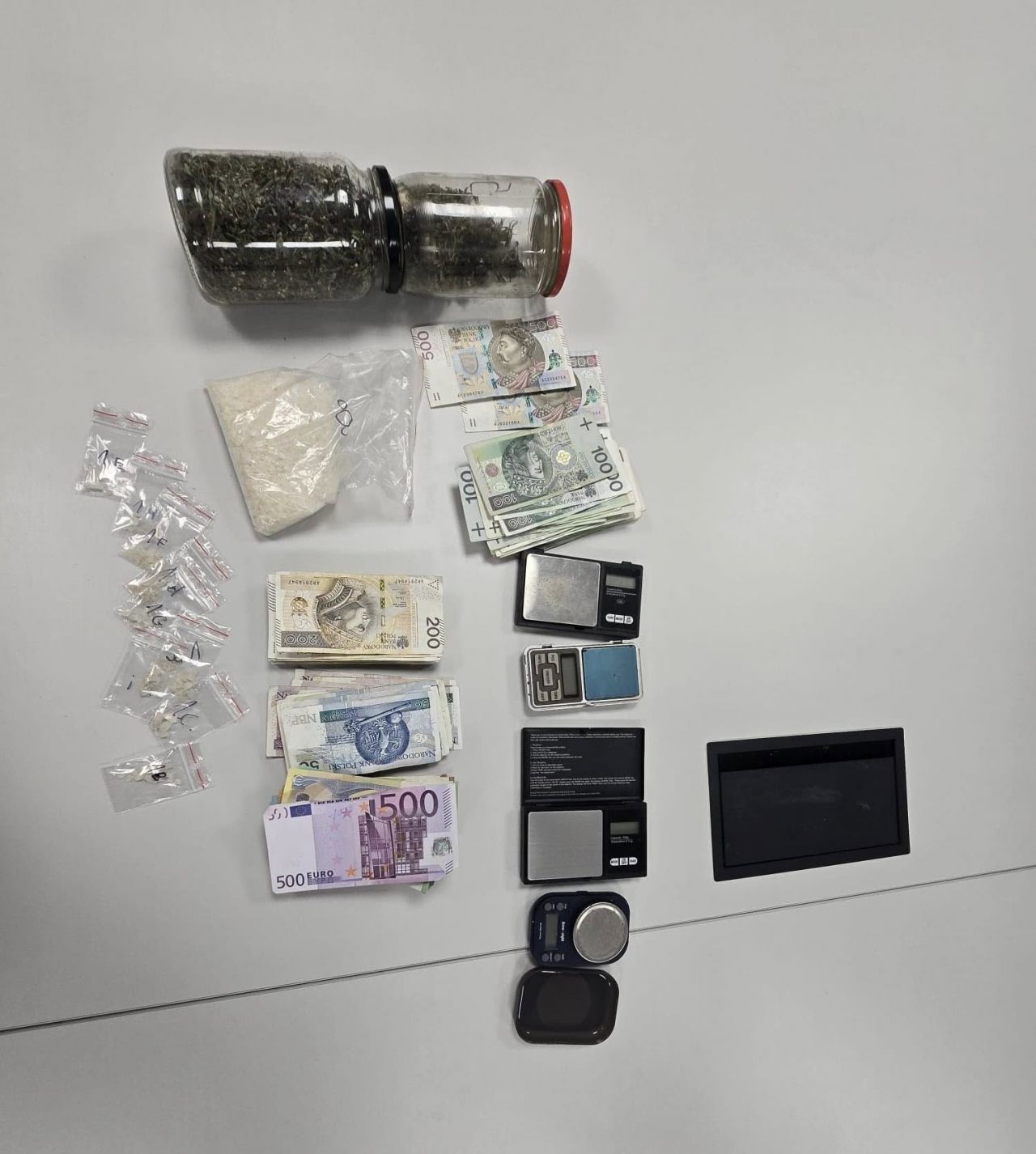 Areszt za narkotyki. Policjanci z Turku zatrzymali trzech mężczyzn